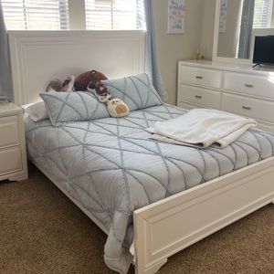 Pottery Barn Microfiber Casual Ruffle Quilt & Sham in Ice Blue